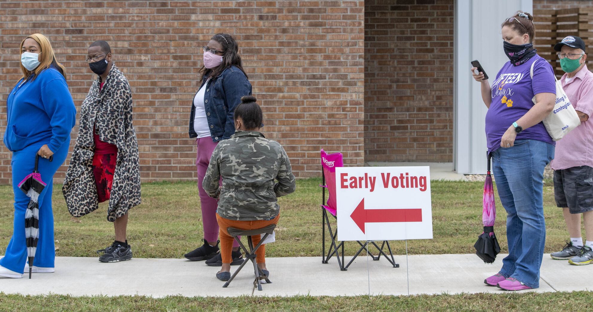 BR.earlyvoting.101720 0033 bf.jpg